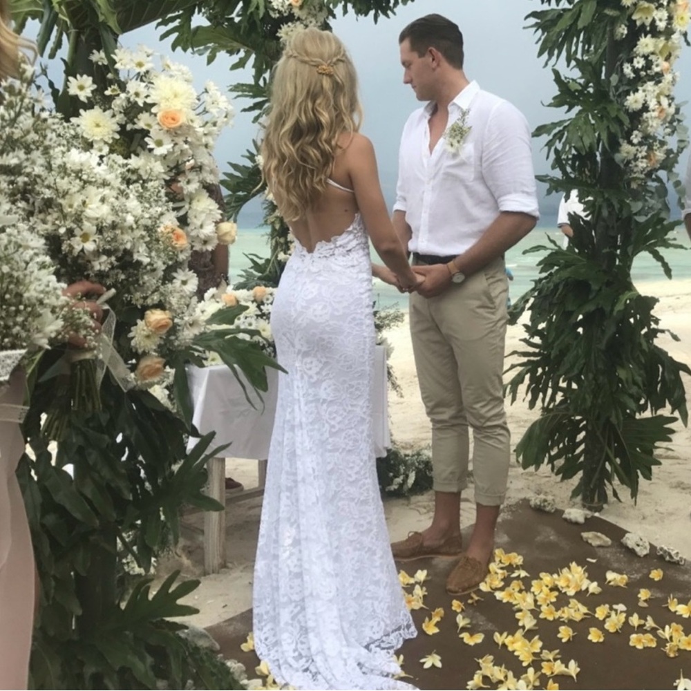 Stunning Grave Loves Lace wedding dress - Picture 2 of 7